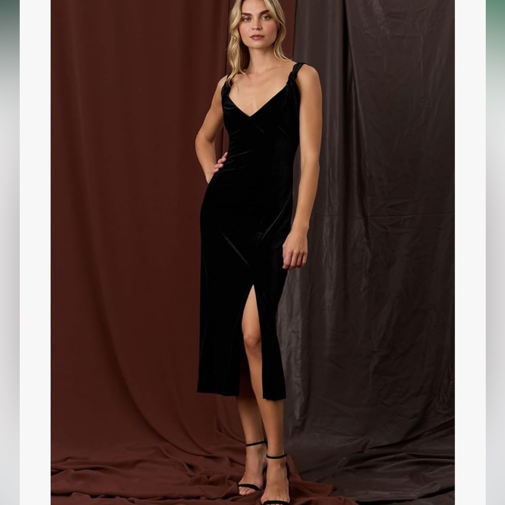 NWOT Donna Morgan Stretch Velvet Dress